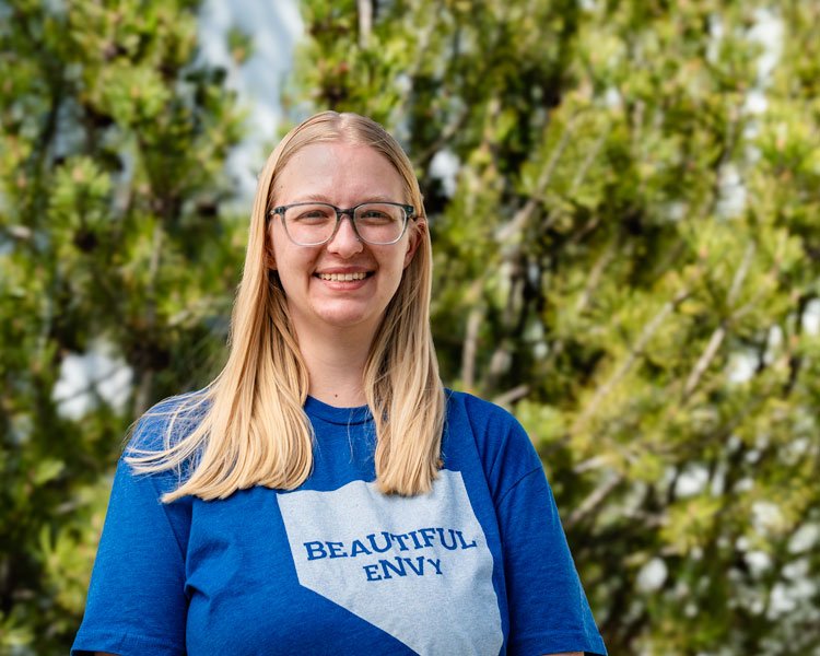 Amanda Mullholand headshot